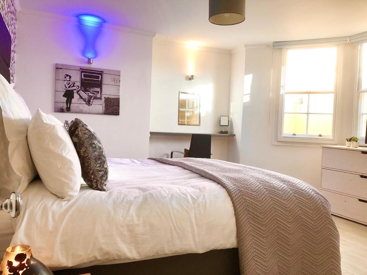 *Beachfront*- Stylish, Spacious +Private Courtyard Brighton Eksteriør billede