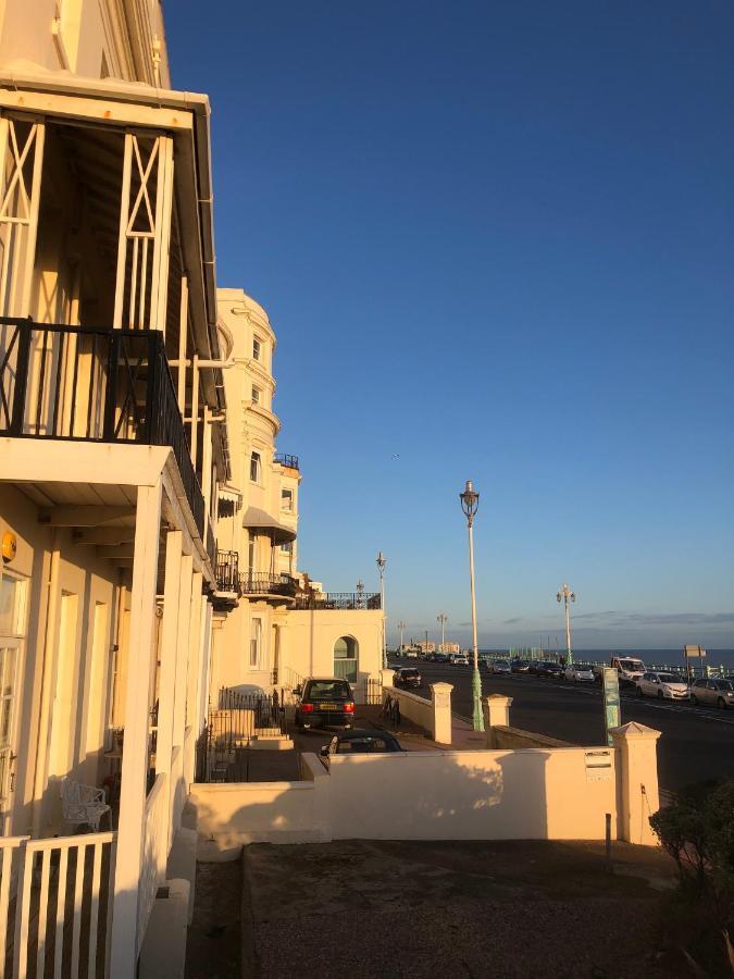 *Beachfront*- Stylish, Spacious +Private Courtyard Brighton Eksteriør billede