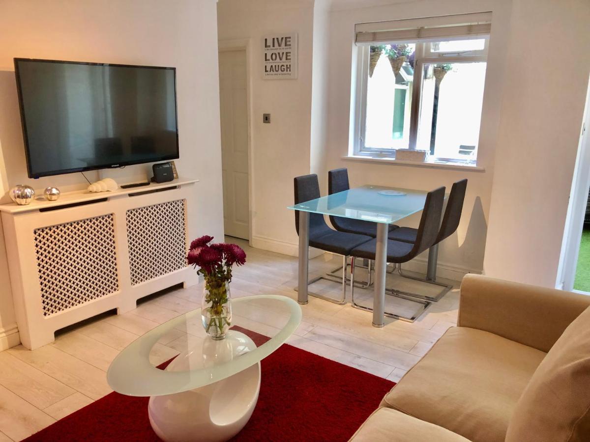 *Beachfront*- Stylish, Spacious +Private Courtyard Brighton Eksteriør billede